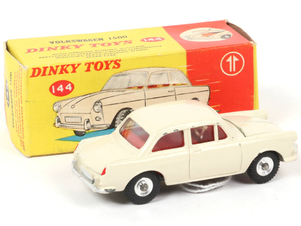 Lot 276 - DINKY TOYS (GB) (1)