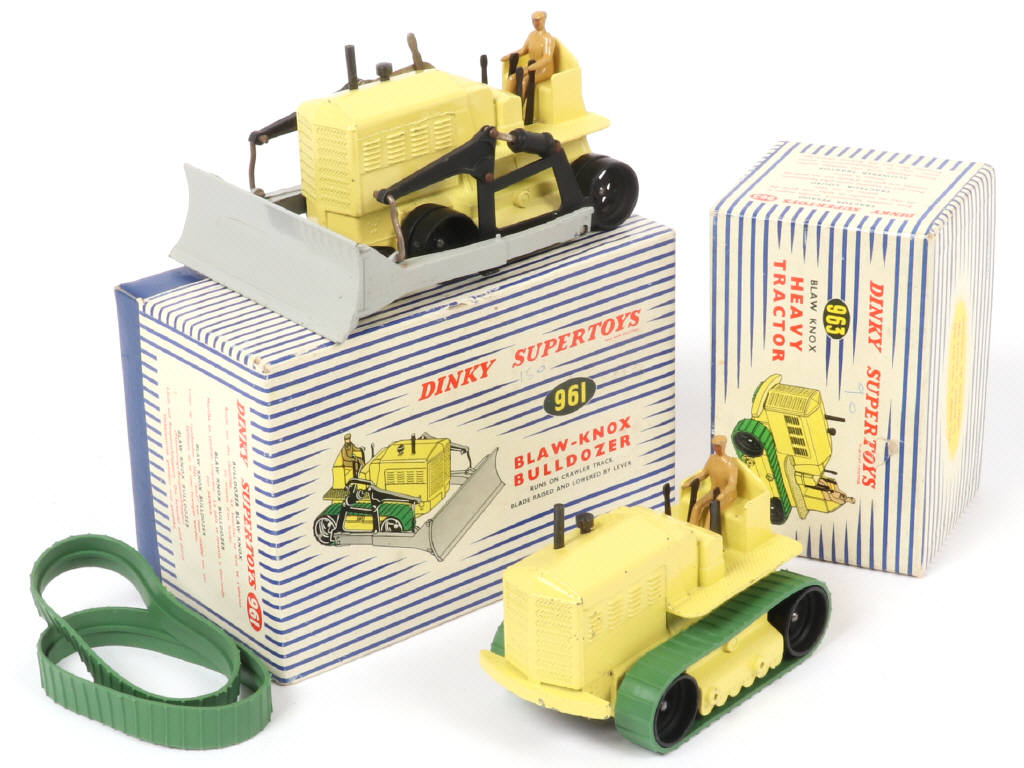Lot 88 - DINKY TOYS (GB) (2)