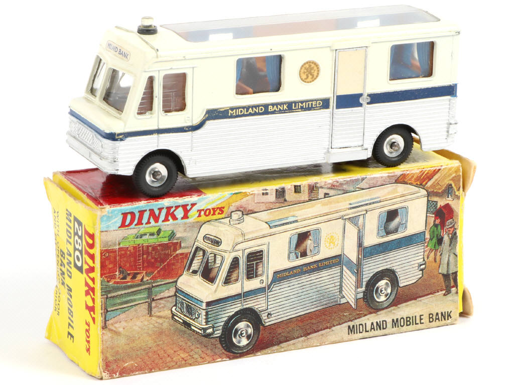 Lot 84 - DINKY TOYS (GB) (1)