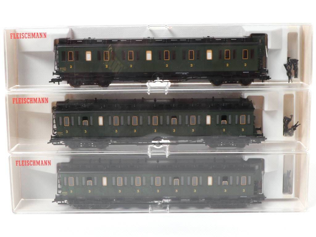 Lot 45 - FLEISCHMANN 'HO' (ALLEMAGNE) (3)