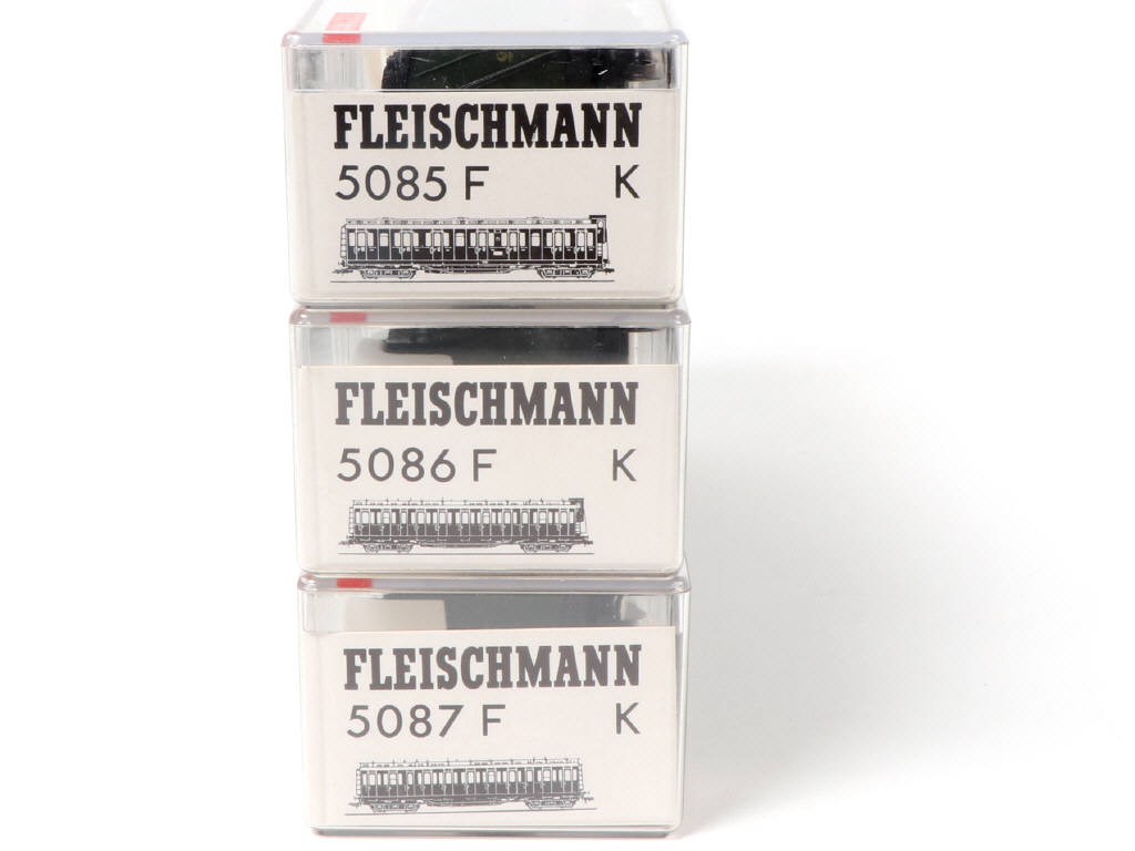 Lot 45 - FLEISCHMANN 'HO' (ALLEMAGNE) (3)