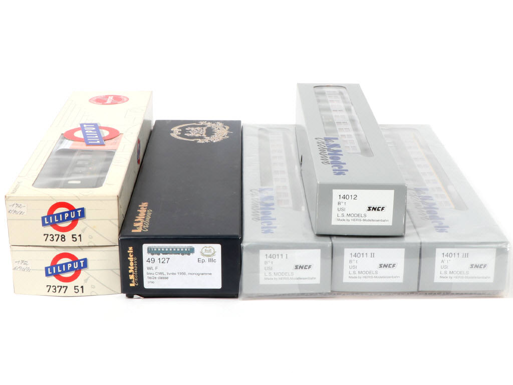 Lot 27 - DIVERS 'HO' (7)