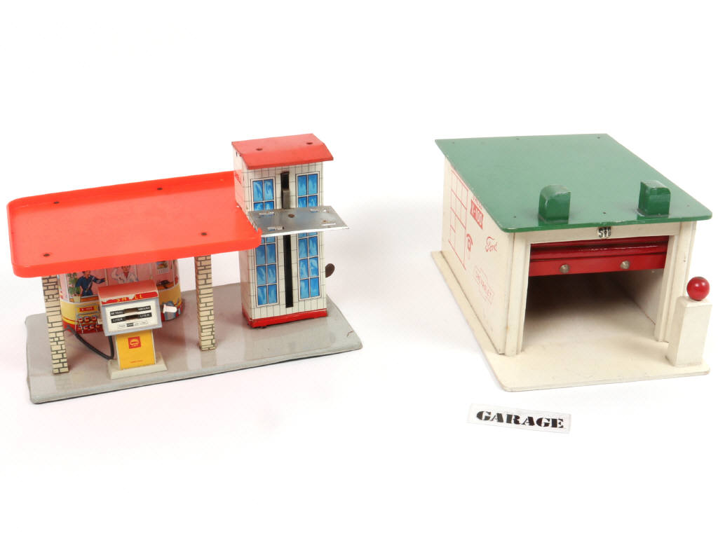 Lot 73 - DIVERS (2)