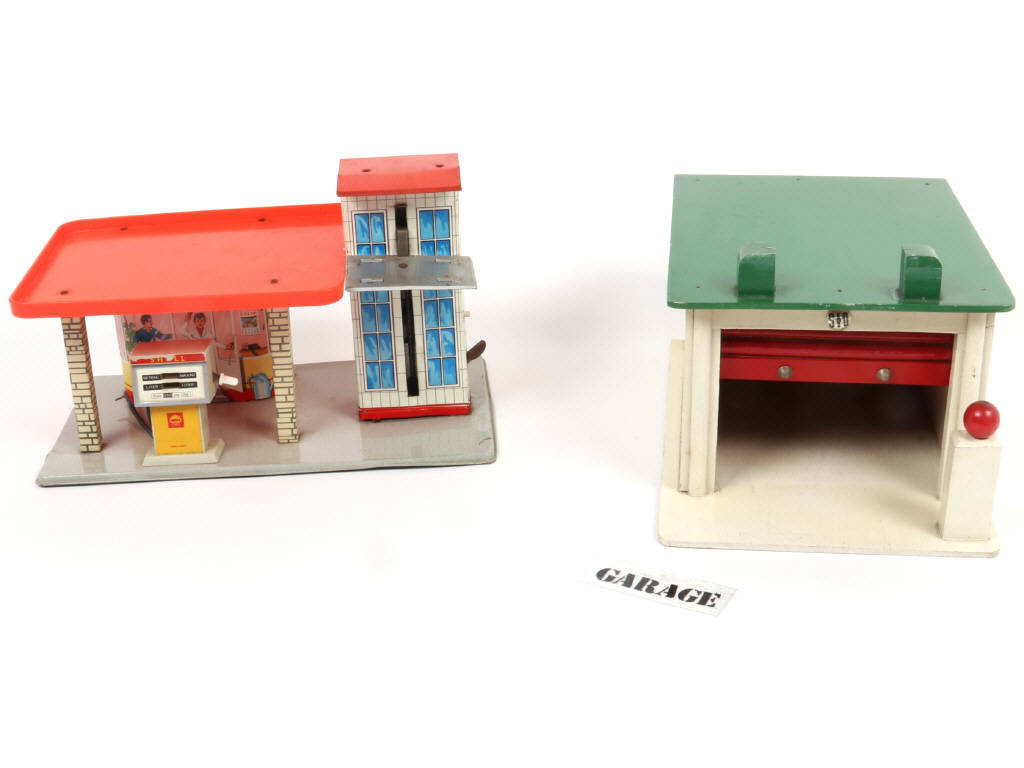 Lot 73 - DIVERS (2)