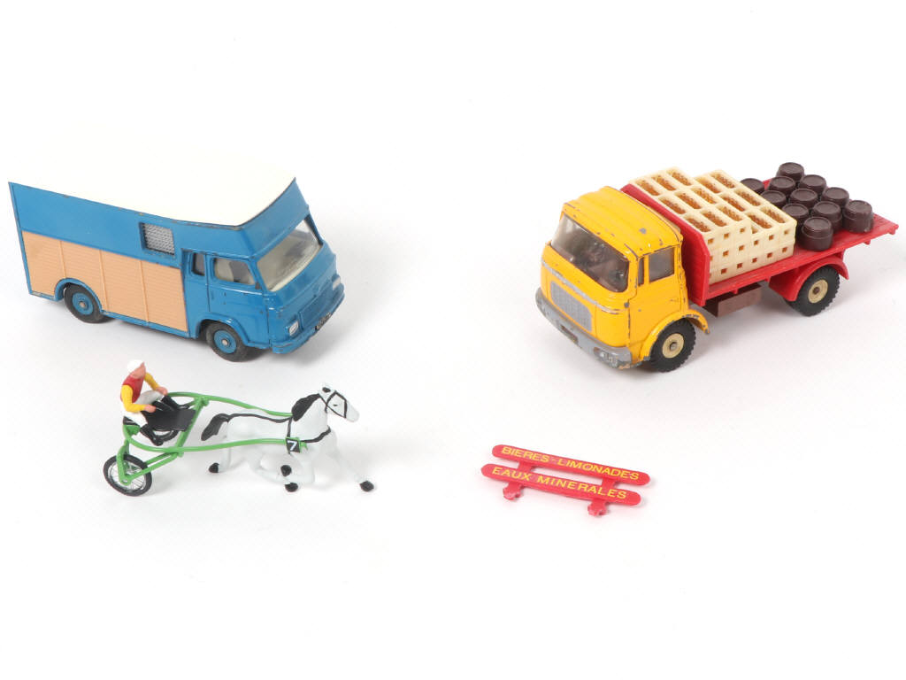 Lot 194 - DINKY TOYS (FRANCE) (2)