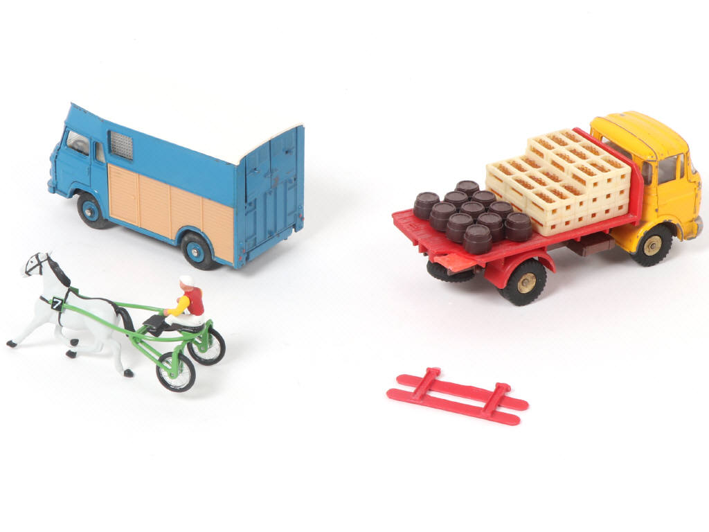 Lot 194 - DINKY TOYS (FRANCE) (2)