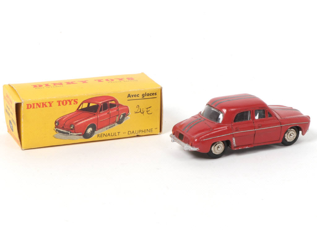 Lot 185 - DINKY TOYS (FRANCE) (1)