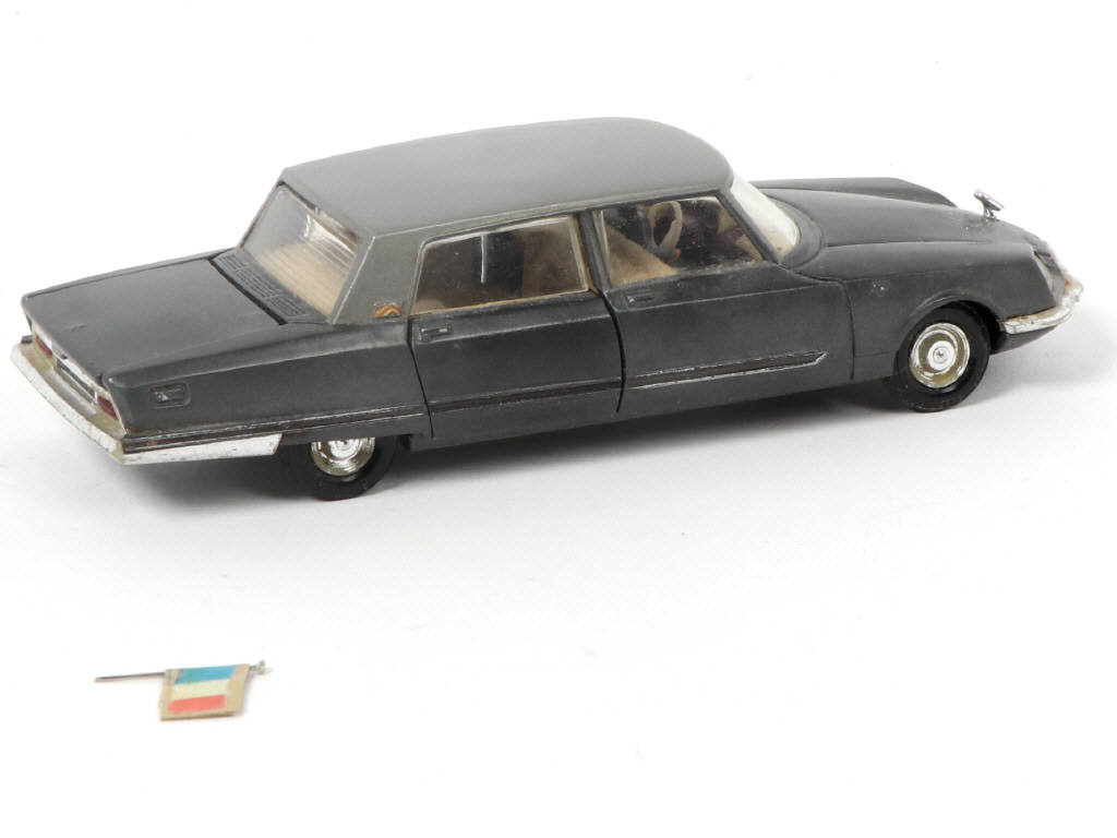 Lot 184 - DINKY TOYS (FRANCE) (1)