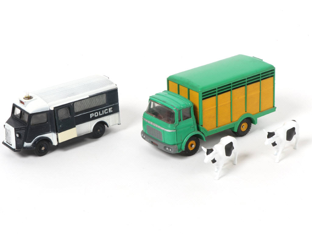 Lot 193 - DINKY TOYS (FRANCE) (2)