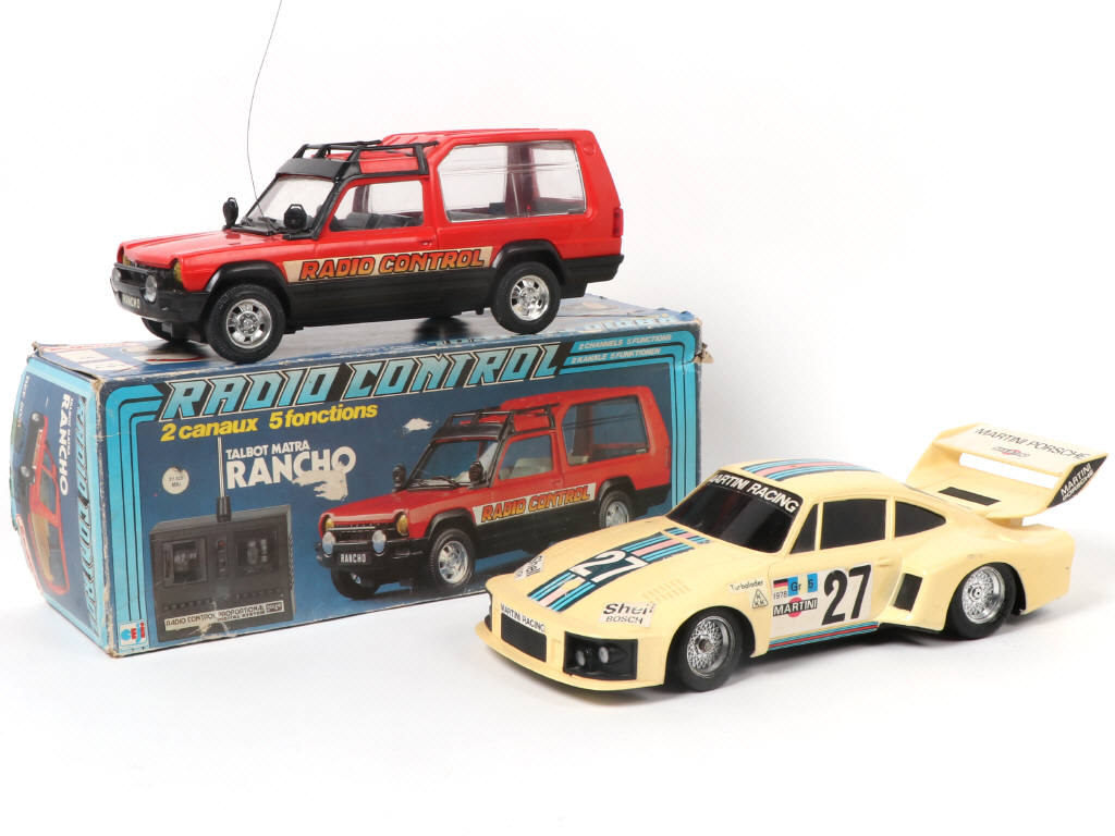 Lot 76 - DIVERS (2)