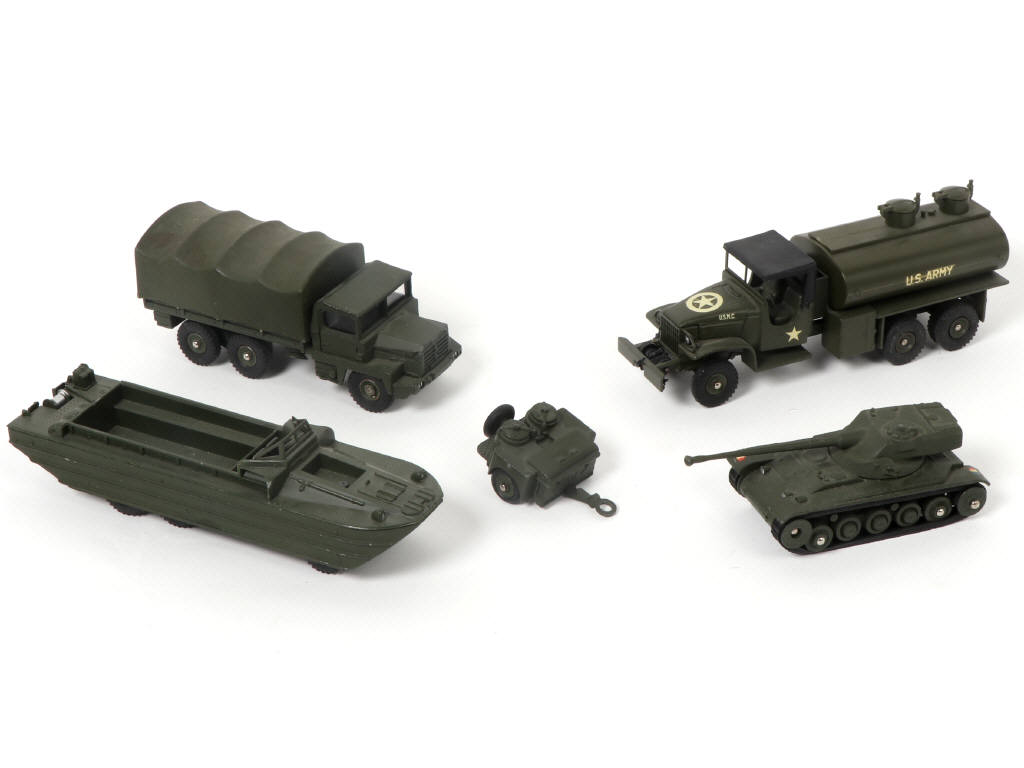 Lot 210 - DINKY TOYS (FRANCE) (5)