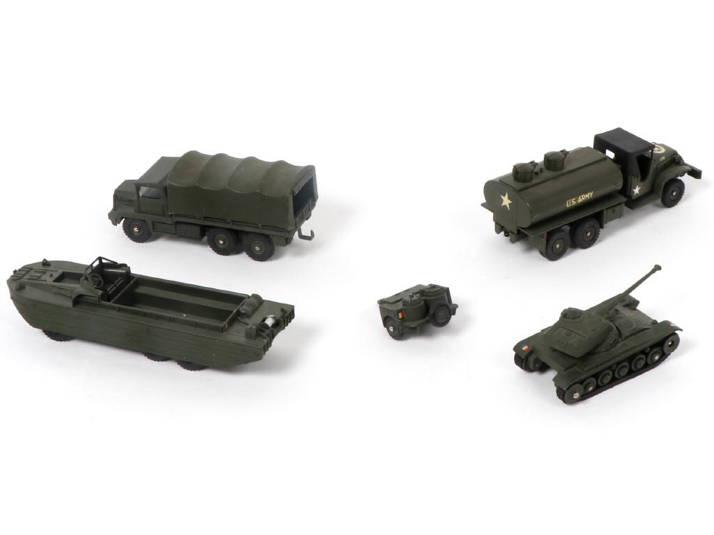 Lot 210 - DINKY TOYS (FRANCE) (5)