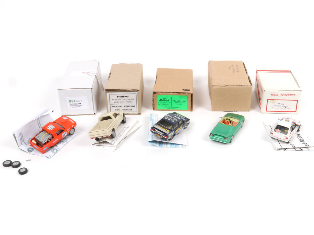 Lot 92 - DIVERS (5)
