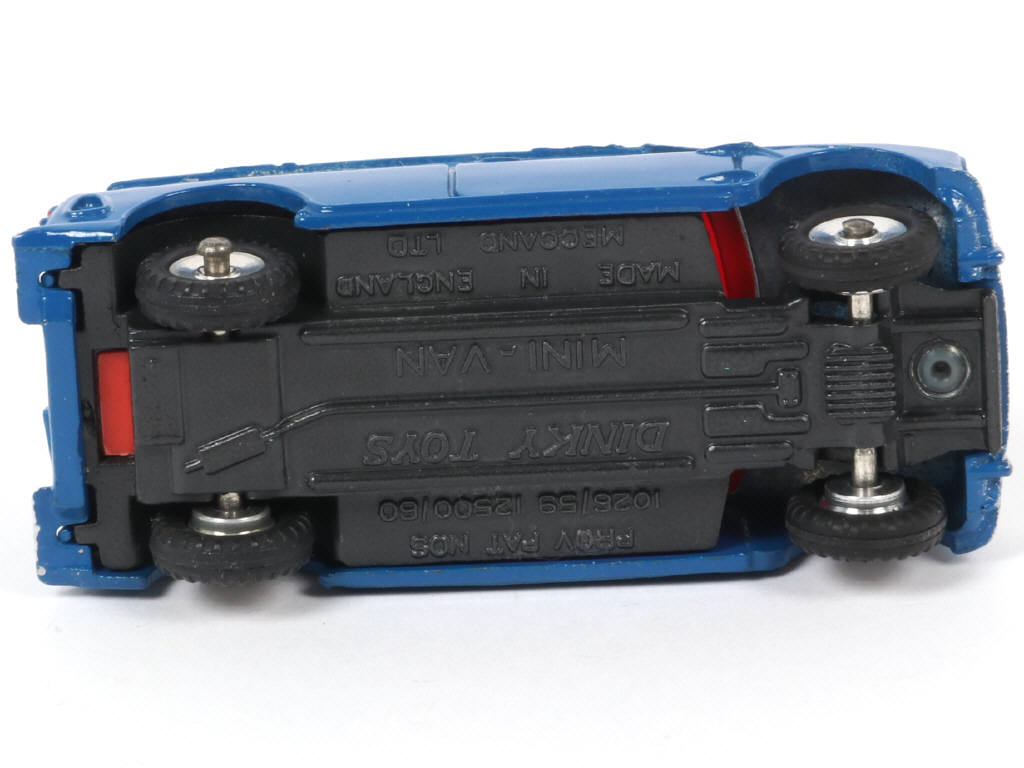 Lot 301 - DINKY TOYS (GB) (1)