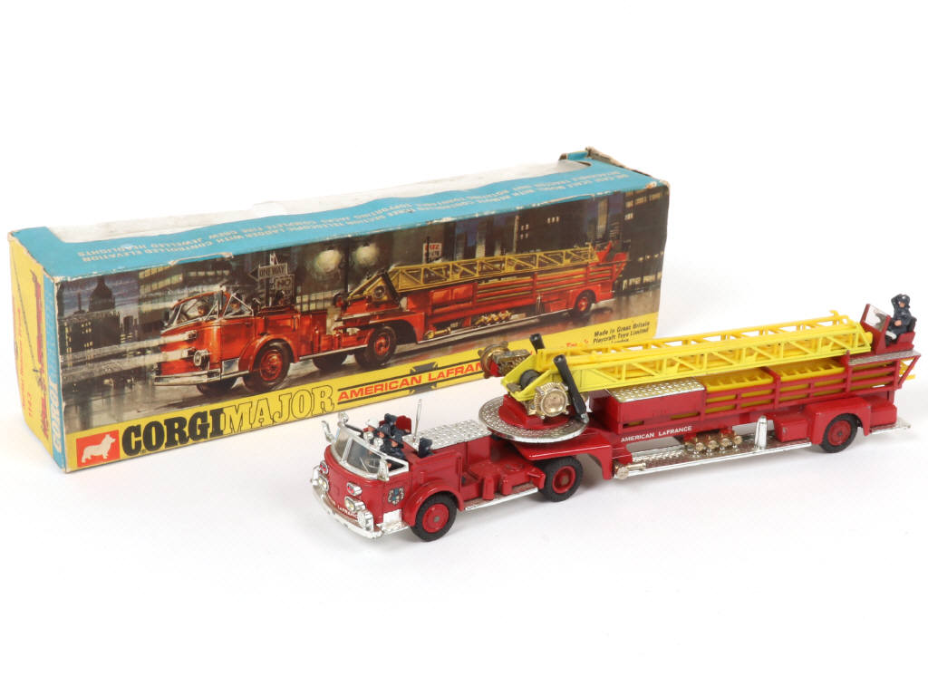 Lot 199 - CORGI TOYS (GB) (1)