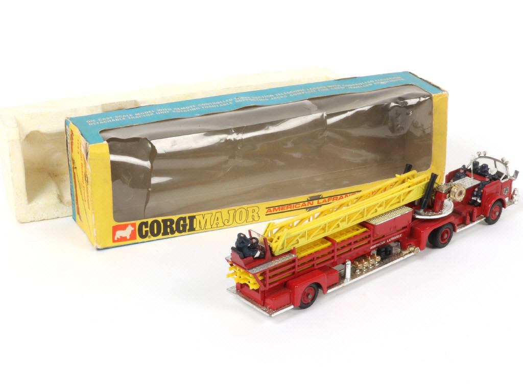 Lot 199 - CORGI TOYS (GB) (1)