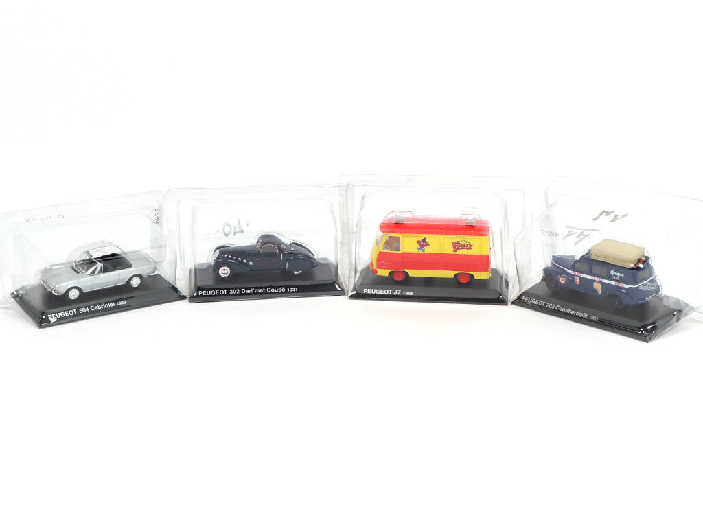 Lot 18 - DIVERS (9)