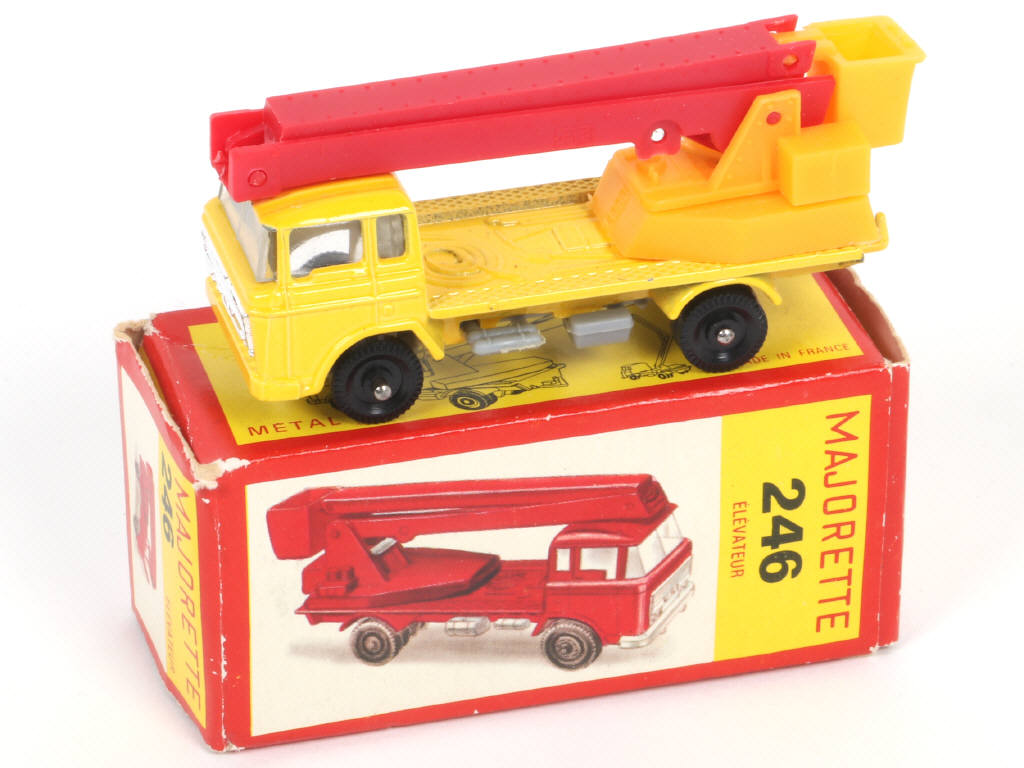 Lot 72 - MAJORETTE (FRANCE) (1)