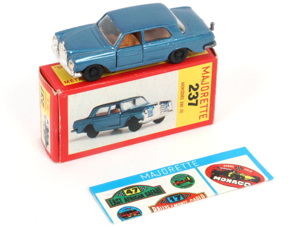 Lot 95 - MAJORETTE (FRANCE) (1)