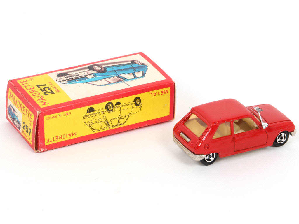 Lot 135 - MAJORETTE (FRANCE) (1)