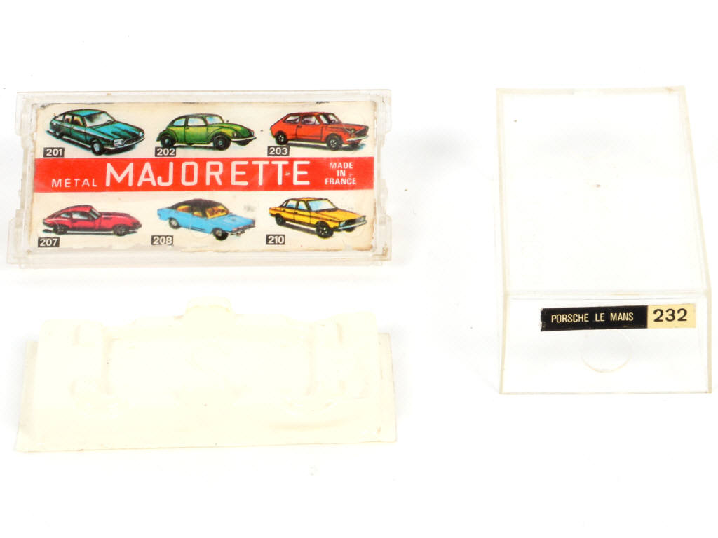 Lot 137 - MAJORETTE (FRANCE) (1)