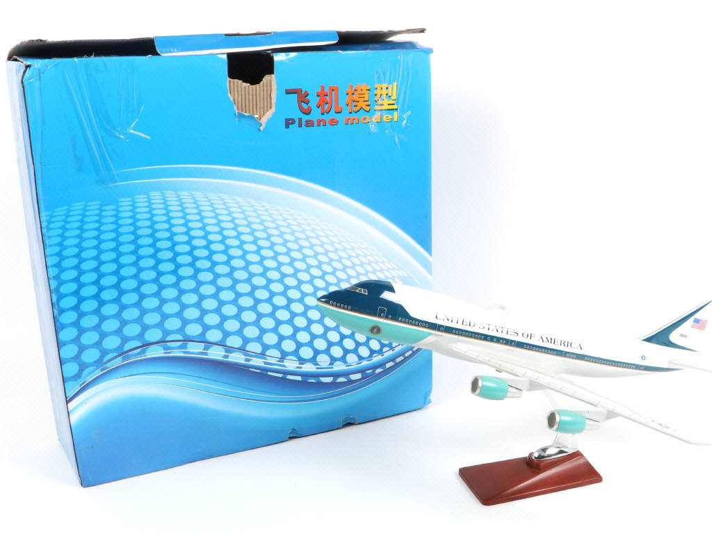 Lot 4 - PLANE MODEL (JAPON) (1)