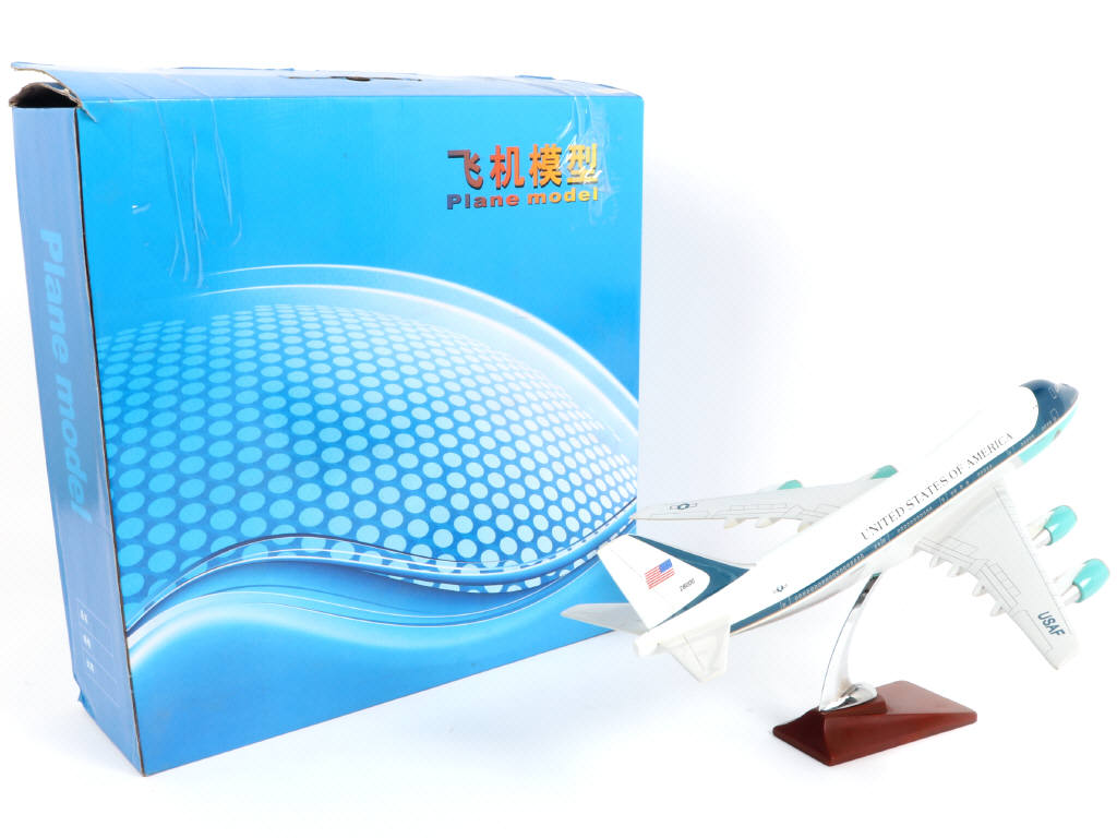 Lot 4 - PLANE MODEL (JAPON) (1)
