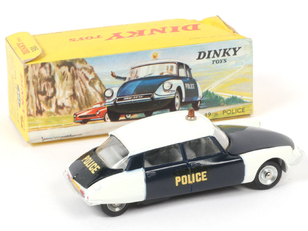 Lot 557 - DINKY TOYS (FRANCE) (1)