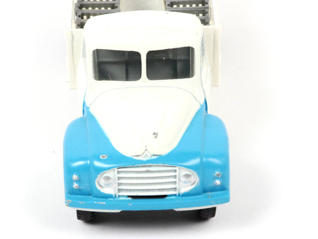 Lot 594 - DINKY TOYS (FRANCE) (1)