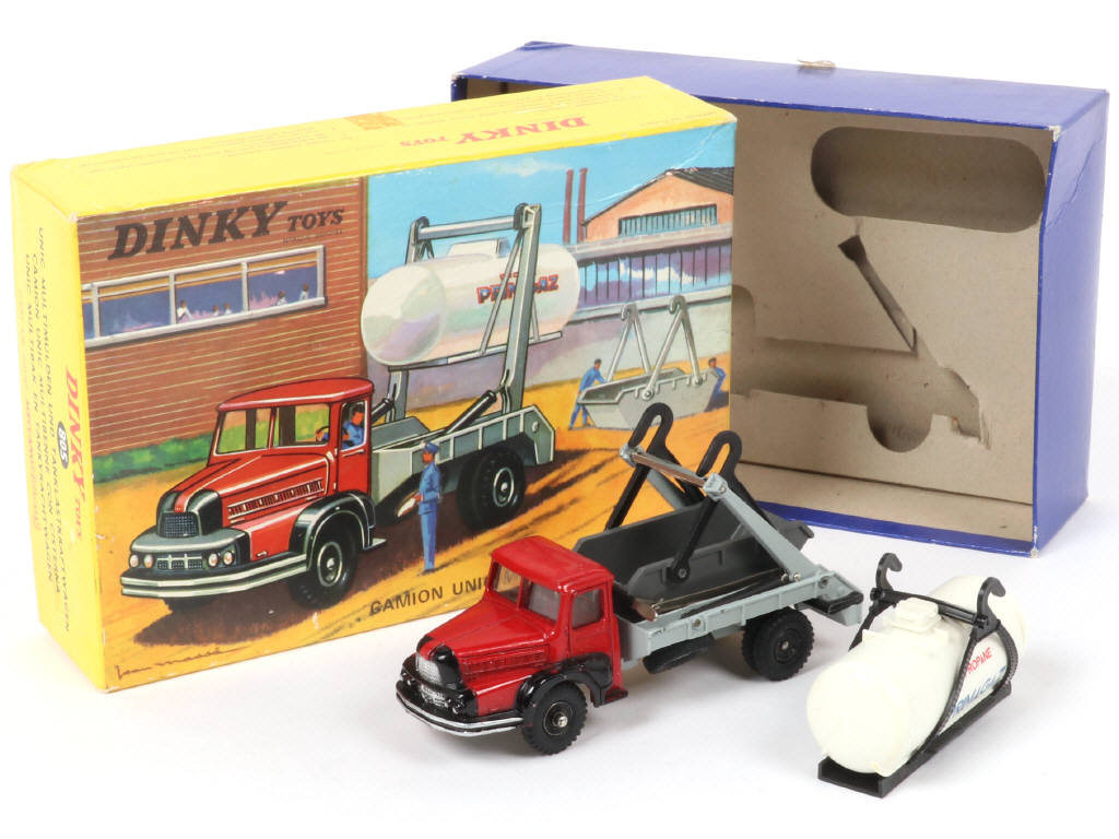 Lot 613 - DINKY TOYS (FRANCE) (1)