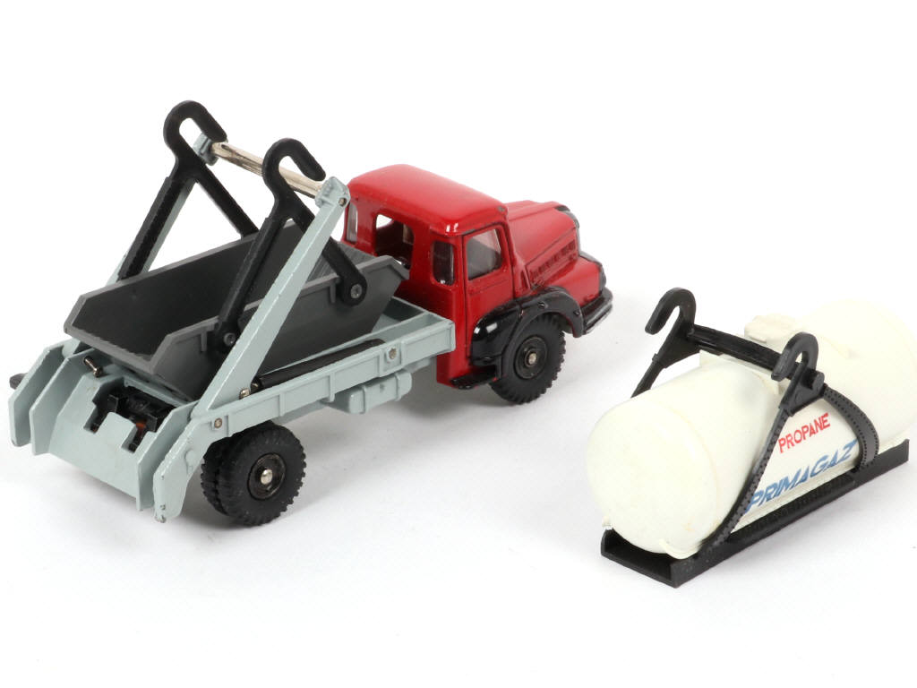 Lot 613 - DINKY TOYS (FRANCE) (1)