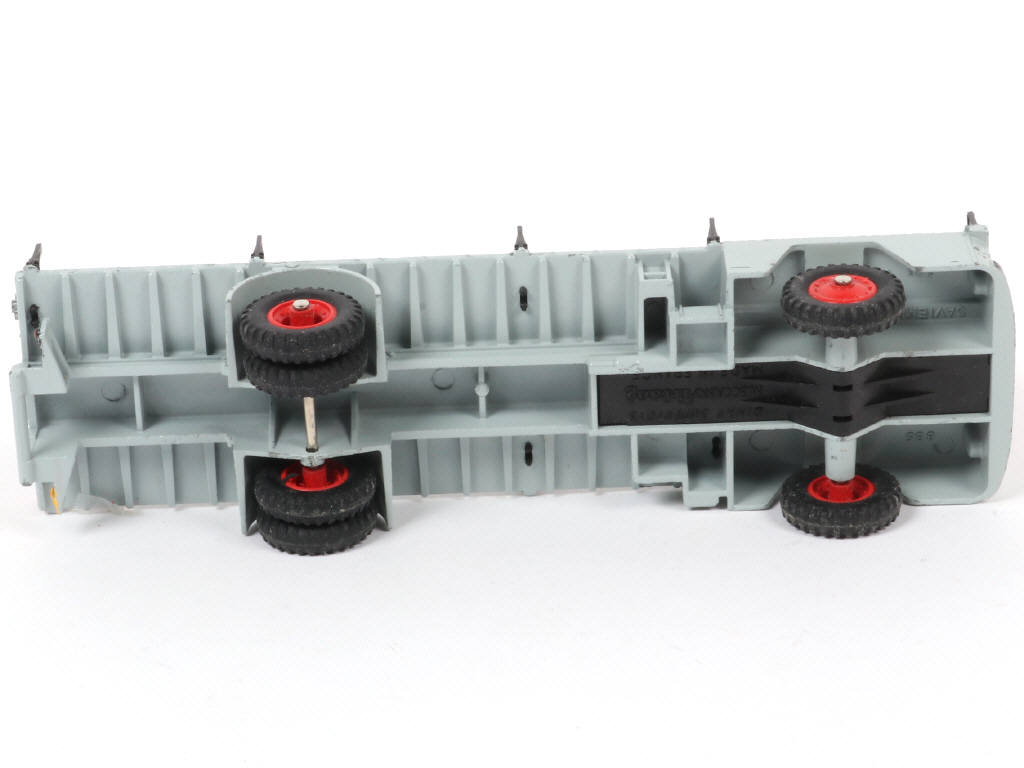 Lot 618 - DINKY TOYS (FRANCE) (1)