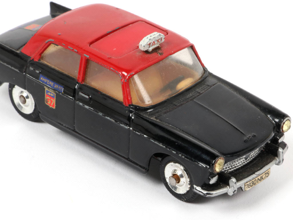 Lot 540 - DINKY TOYS (FRANCE) (3)