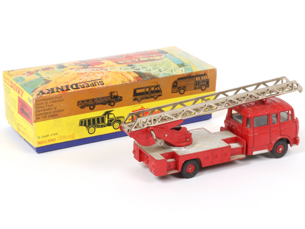 Lot 606 - DINKY TOYS (FRANCE) (1)