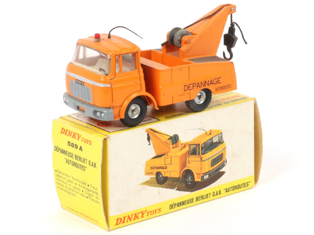 Lot 605 - DINKY TOYS (FRANCE) (1)