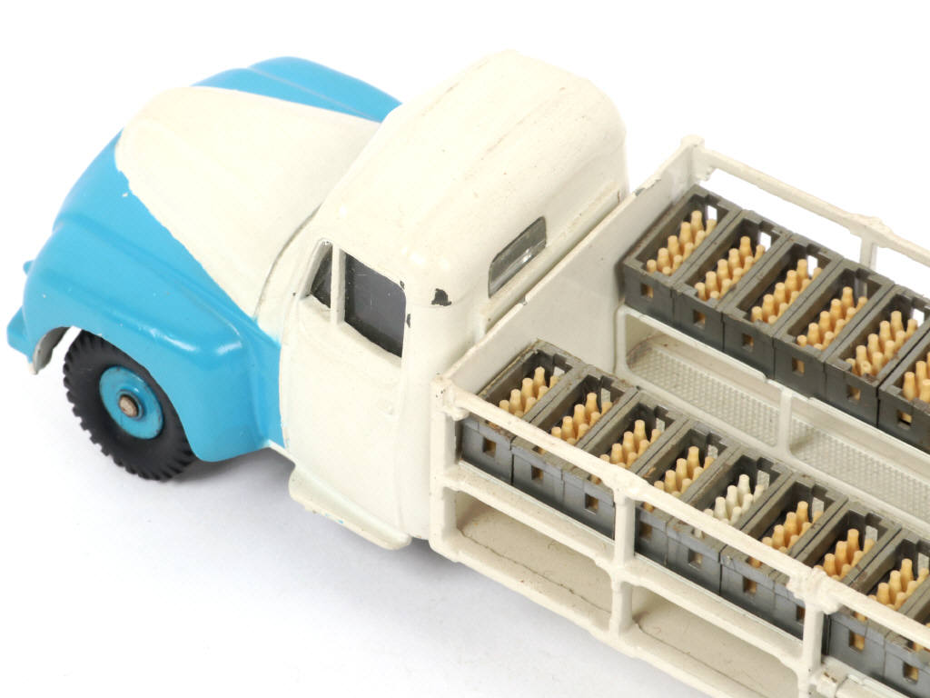 Lot 593 - DINKY TOYS (FRANCE) (1)