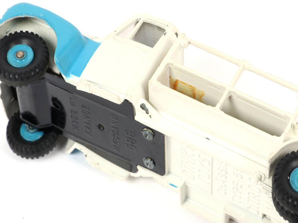 Lot 593 - DINKY TOYS (FRANCE) (1)