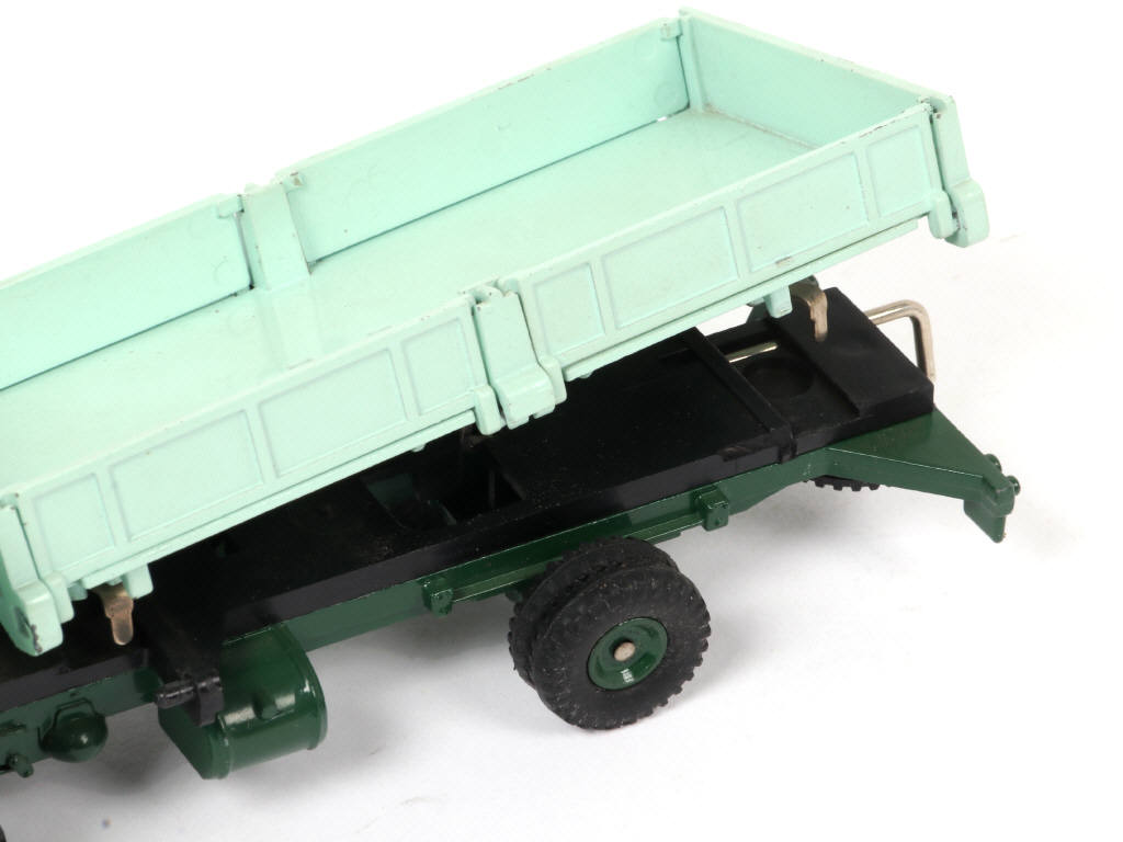 Lot 607 - DINKY TOYS (FRANCE) (1)