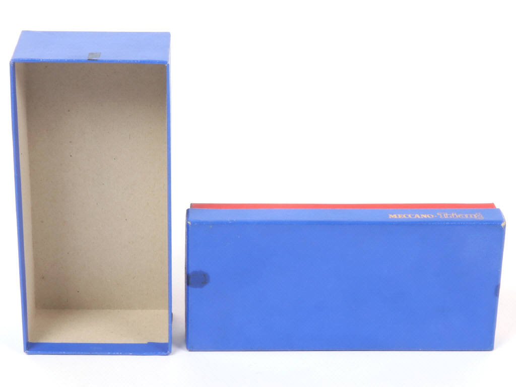 Lot 563 - DINKY TOYS (FRANCE) (1)