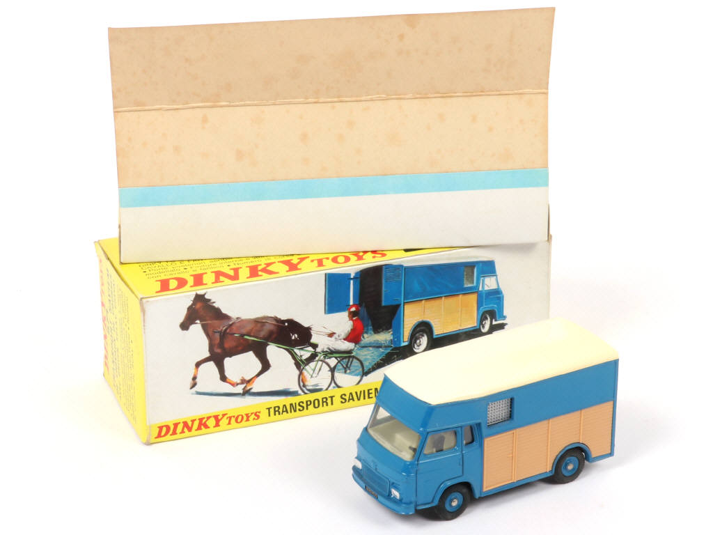Lot 596 - DINKY TOYS (FRANCE) (1)