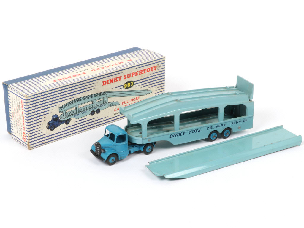 Lot 648 - DINKY TOYS (GB) (1)