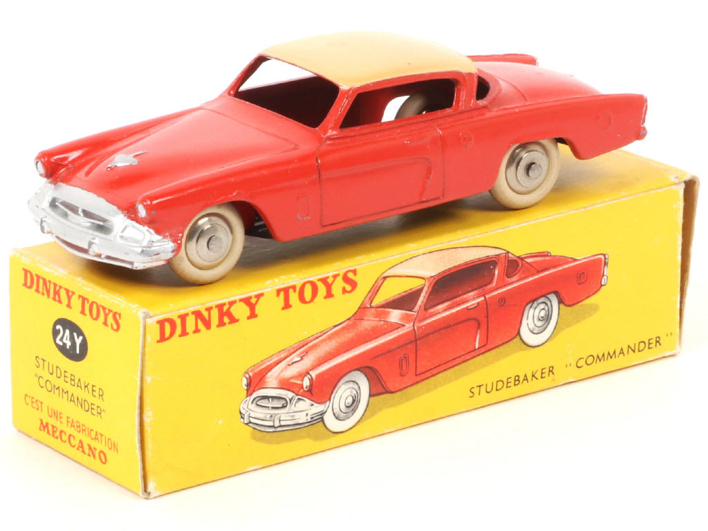 Lot 523 - DINKY TOYS (FRANCE) (1)