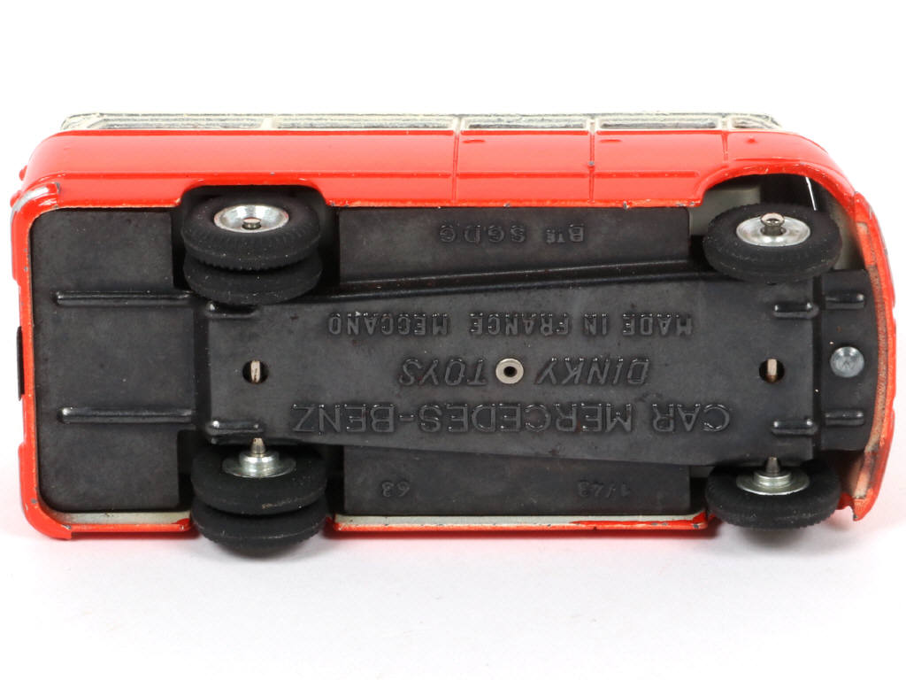 Lot 516 - DINKY TOYS (FRANCE) (1)