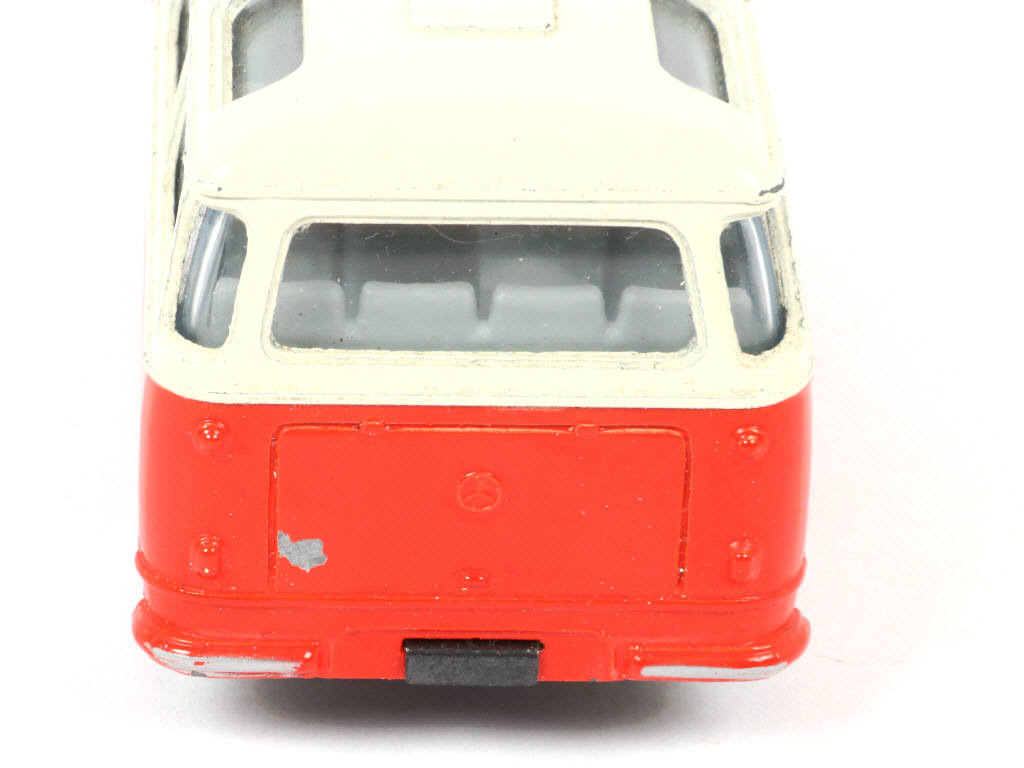 Lot 516 - DINKY TOYS (FRANCE) (1)