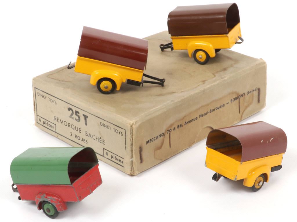 Lot 503 - DINKY TOYS (FRANCE) (5)