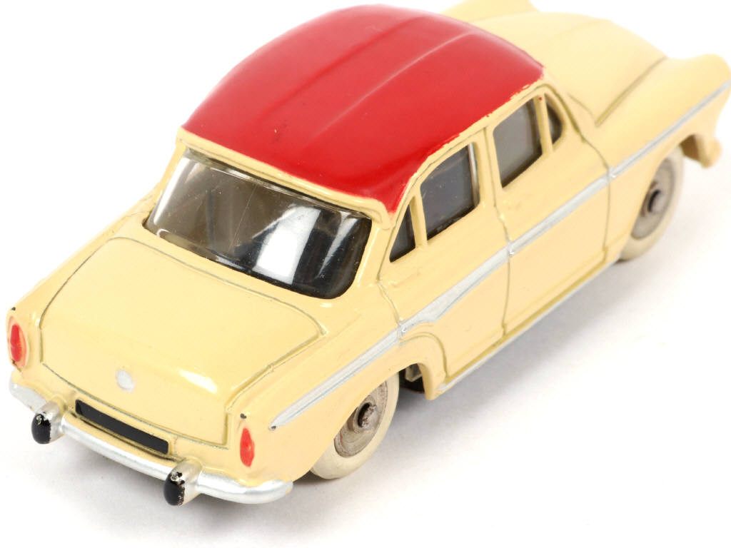 Lot 569 - DINKY TOYS (FRANCE) (1)