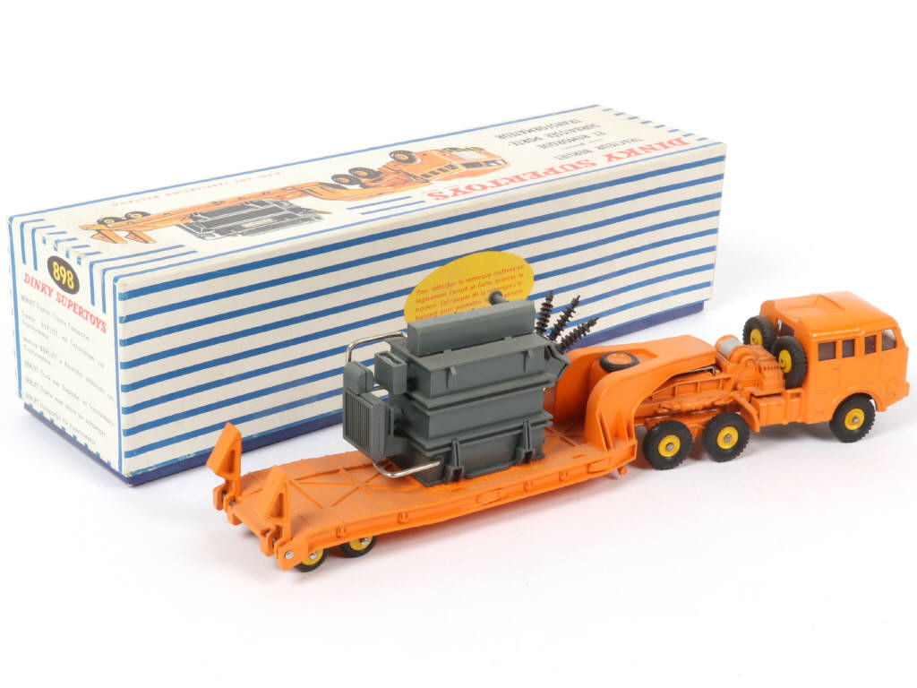 Lot 609 - DINKY TOYS (FRANCE) (1)