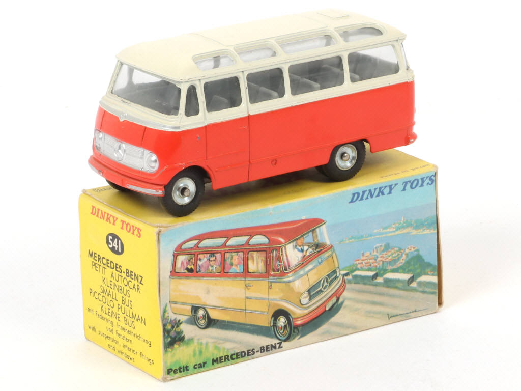 Lot 597 - DINKY TOYS (FRANCE) (1)