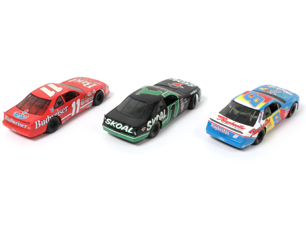 Lot 49 - DIVERS (3)