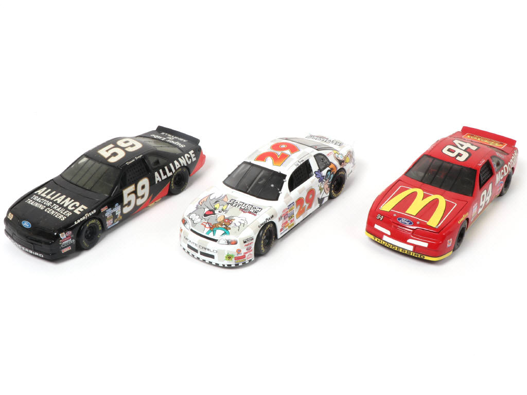 Lot 50 - DIVERS (3)